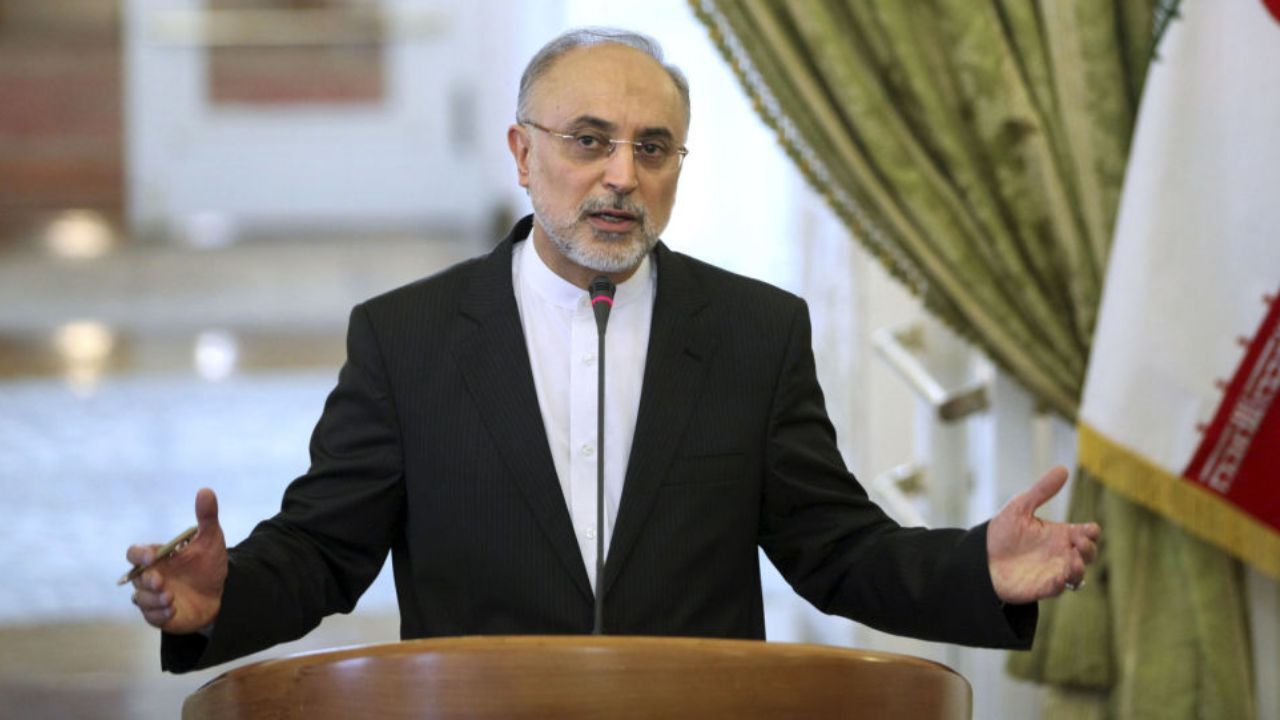 ‌می‌گویند چرا درمورد برجام و هسته‌ای قسم خوردی؟ قسمم را الان دو برابر می‌خورم / تعجب می‌کنم شورای نگهبان چگونه این قانون هسته‌ای مجلس را تصویب کرده است / ظریف در مذاکره عملگرا اما جلیلی آرمانگرا بود؛ در ذهنش «ستد» بود، اما «داد» نه