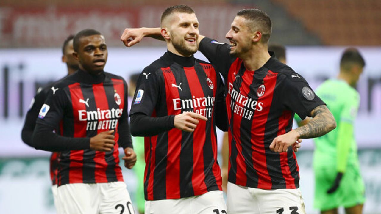 میلان با برد لاتزیو صدرنشین ایتالیا باقی ماند