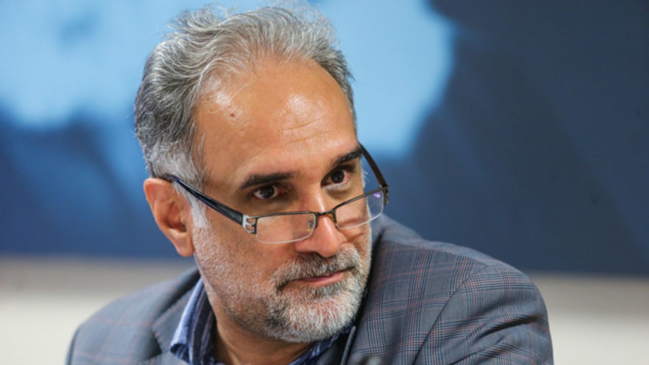 قانون نباید مانند لباس برای تَن افراد دوخته شود / اصلاح‌طلبان از بطن جامعه فاصله و سمت و سوی روشنفکری به خود گرفته‌اند / محدود کردن قانون به پایه‌های قانون اساسی آسیب می‌زند