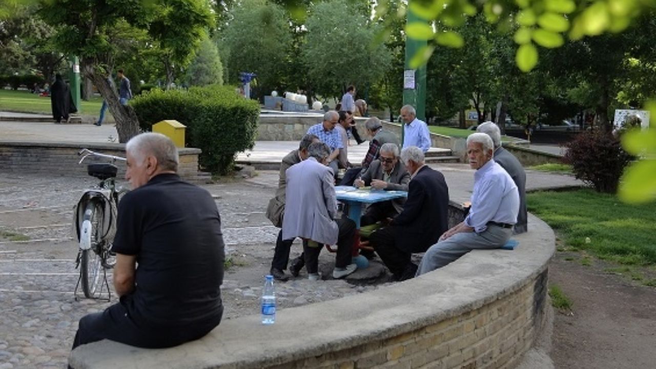 اجرای طرح «بازنشستگی پیش از موعد» مجلس چه عواقبی دارد؟