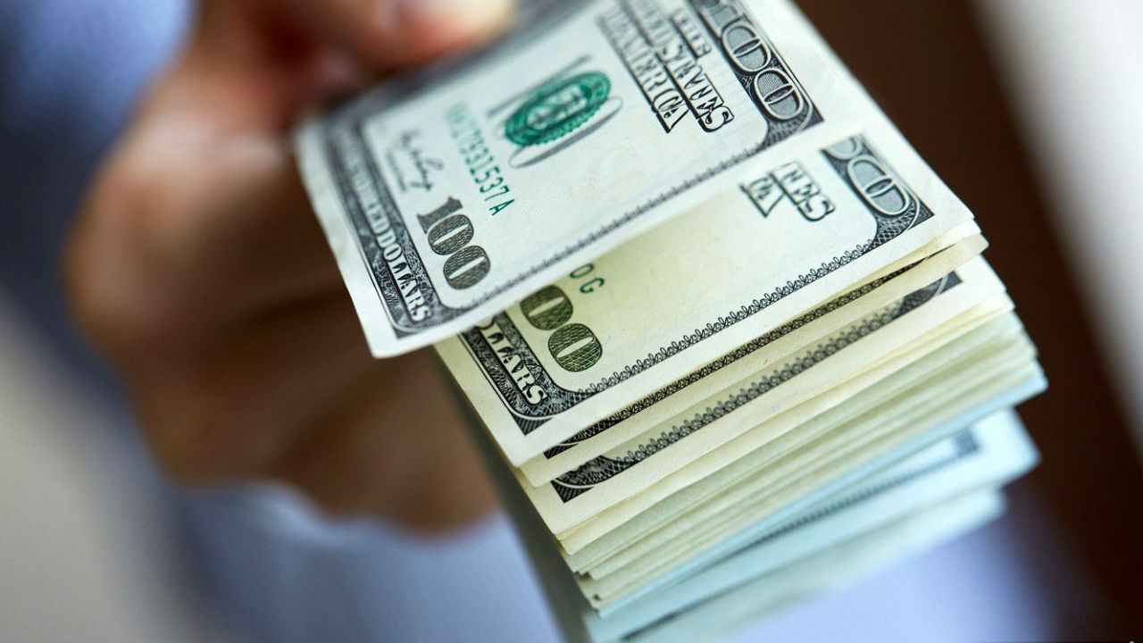 برای افزایش نرخ ارز دست دولت و مجلس در یک کاسه است/ نرخ ارز را به حجم نقدینگی ربط می‌دهند/ مردم درگیر جنگ زرگری نشوند