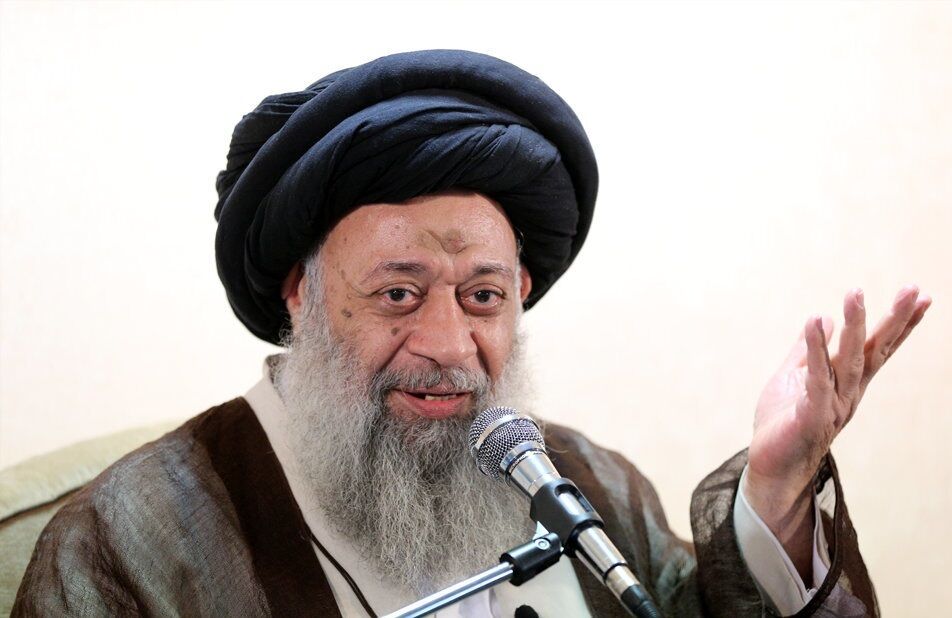 نصف عمرم زمان شاه بود و نصفش زمان امام خمینی و خامنه‌ای؛ آن زمان همه‌اش فقر، بدبختی و فلاکت بود، نه آب داشتیم و نه برق و گاز و جاده