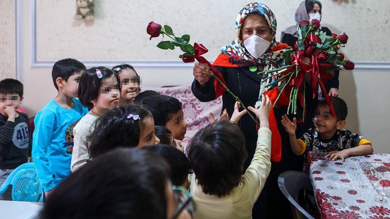 تلاش 42 ساله مادری برای تحقق آرزوهایش؛ 2400 فرزندم را در آغوش خانواده ببینم