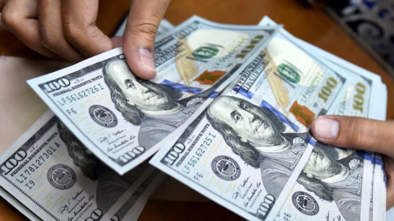 کاهش قیمت دلار در بازارهای جهانی