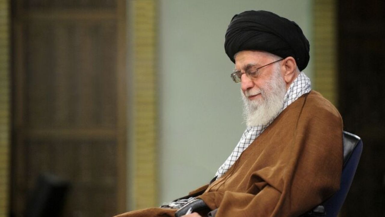 مقام معظم رهبری: لحظه پیروزی انقلاب تا مدت‌ها فکر می‌کردم نکند خواب باشم