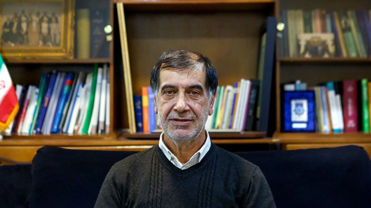کنایه باهنر به برخی از نسل اول انقلابی‌ها: نباید به پست‌ها آنقدر بچسبیم که ملک‌الموت ما را از صندلی‌ها جدا کند