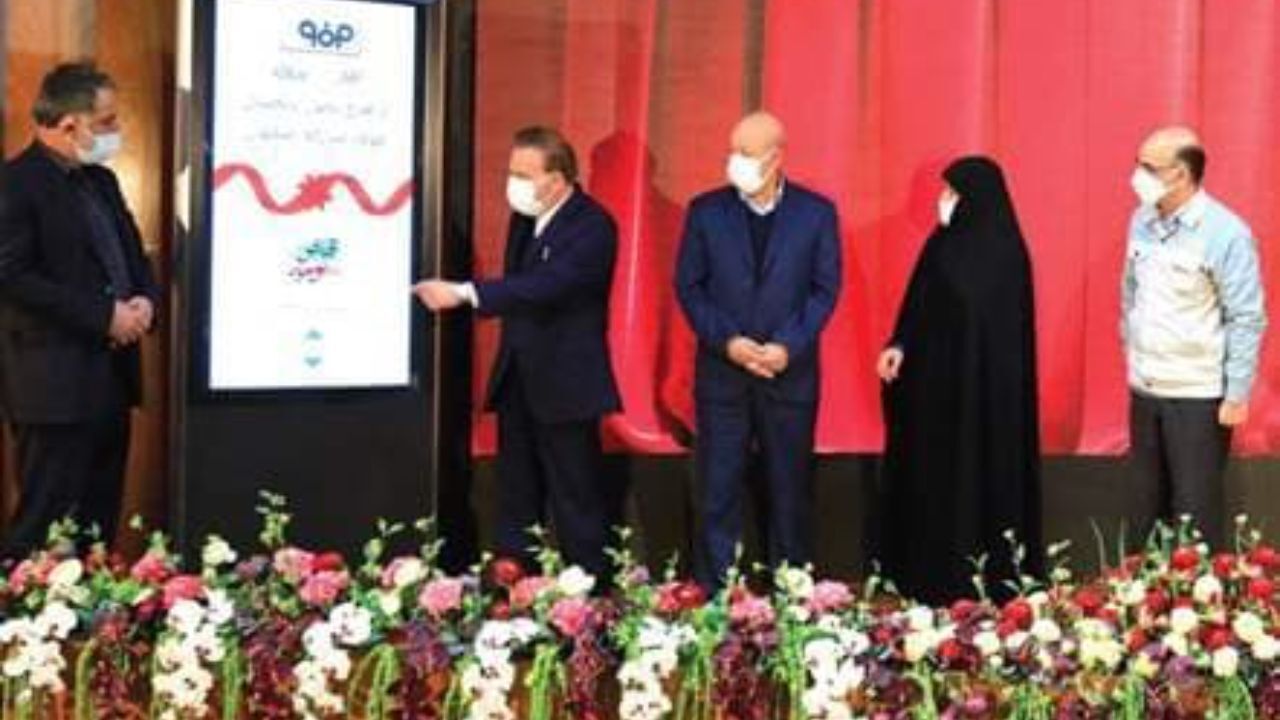 نگذاریم یک شرکت توانمند تولیدی مانند فولاد مبارکه قربانی مسائل سیاسی شود