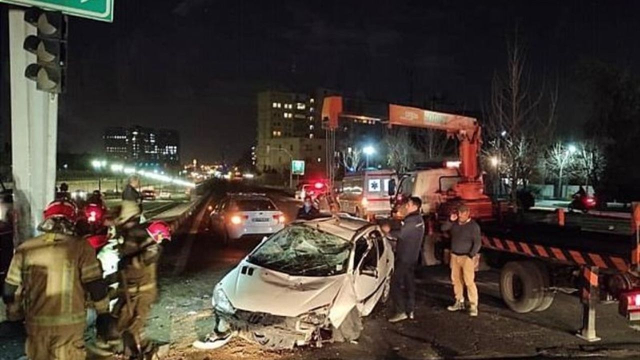 تصادف شدید و واژگونی پژو 206 در ورودی تونل توحید