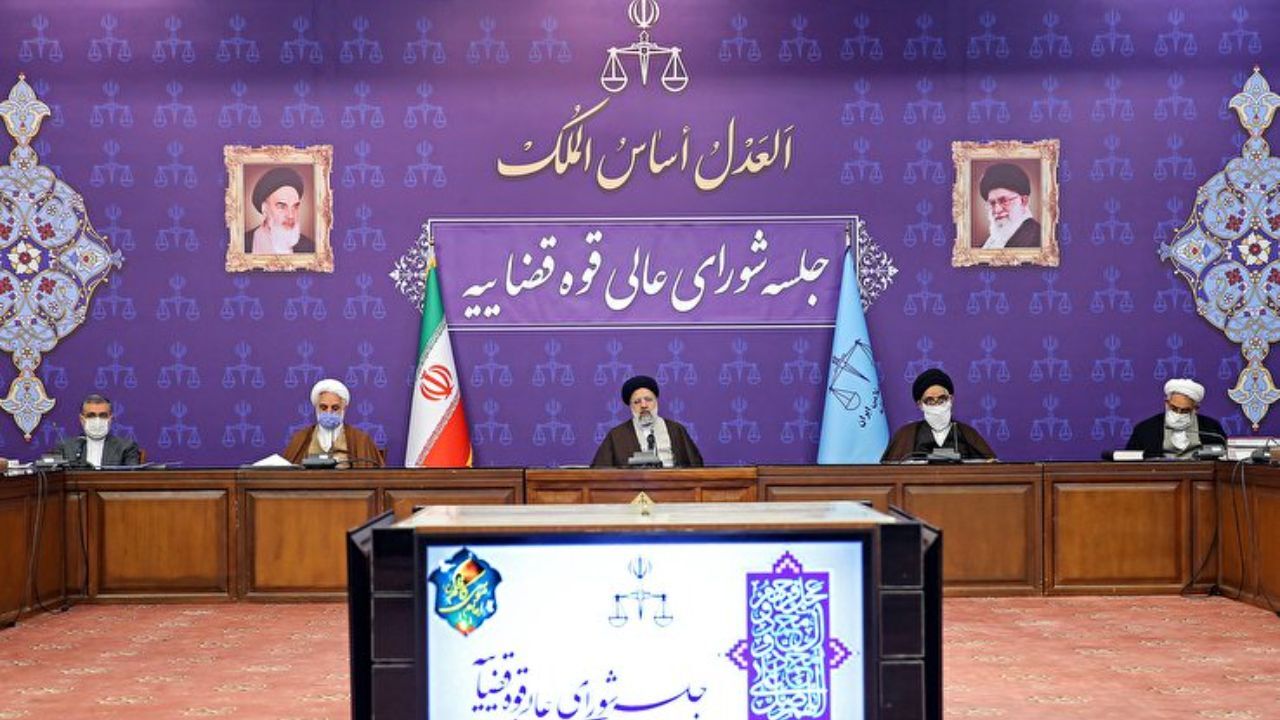 ارسال پالس ضعف به خارج خلاف شان و خواست ملت بزرگ ایران است / نباید وضعیت به‌گونه‌ای باشد که دلالان عرصه را برای مردم تنگ کنند