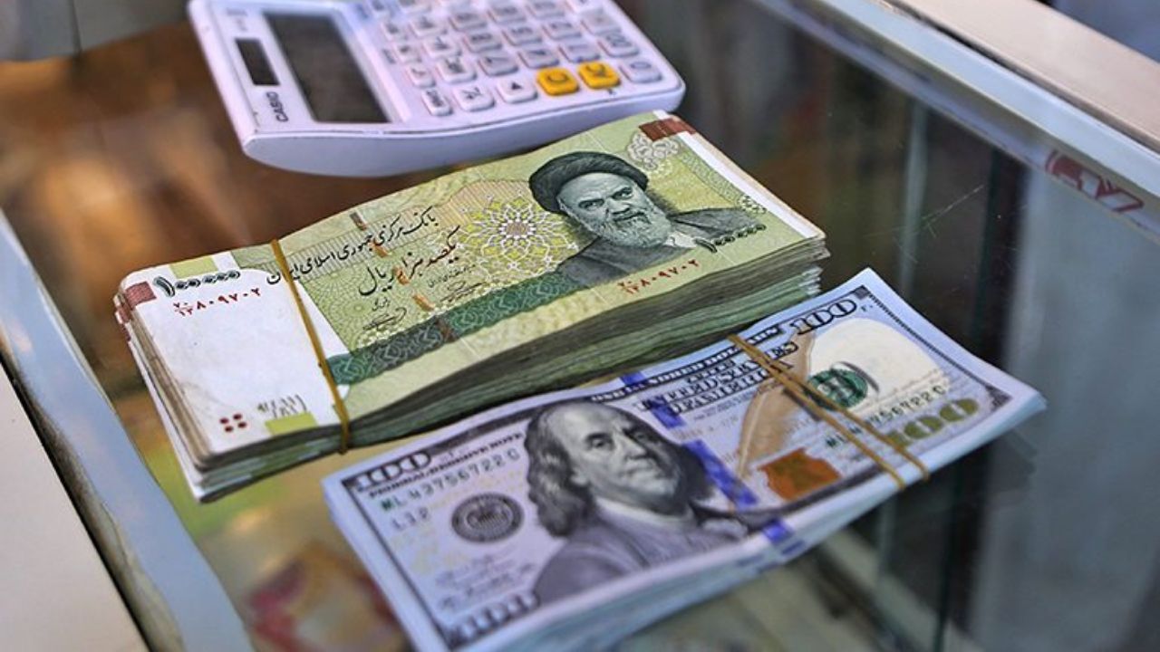 نرخ فروش دلار  در صرافی‌های بانکی 24 هزار و 260 تومان است