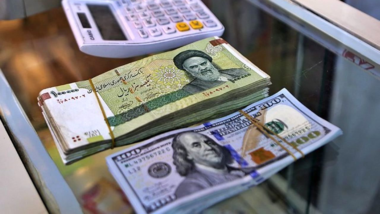 نرخ فروش دلار  در صرافی‌های بانکی 24 هزار و 260 تومان است