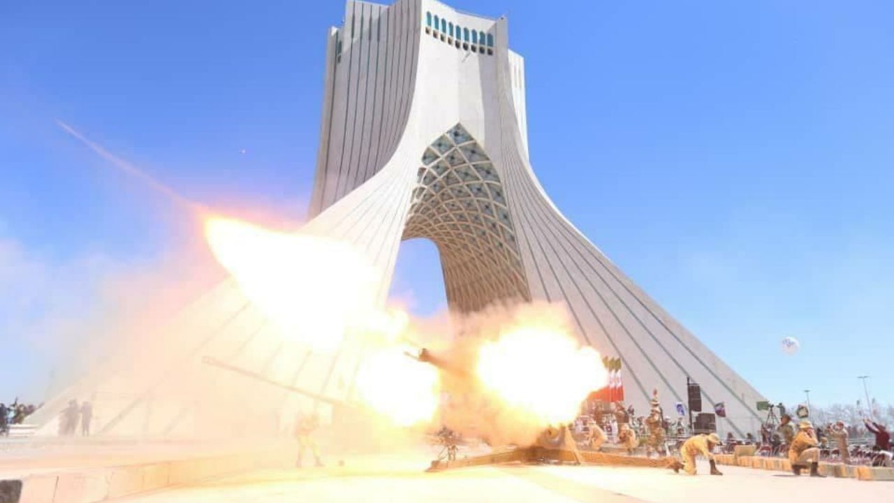 آغاز سال 1400 با شلیک توپ ارتش در میدان آزادی تهران
