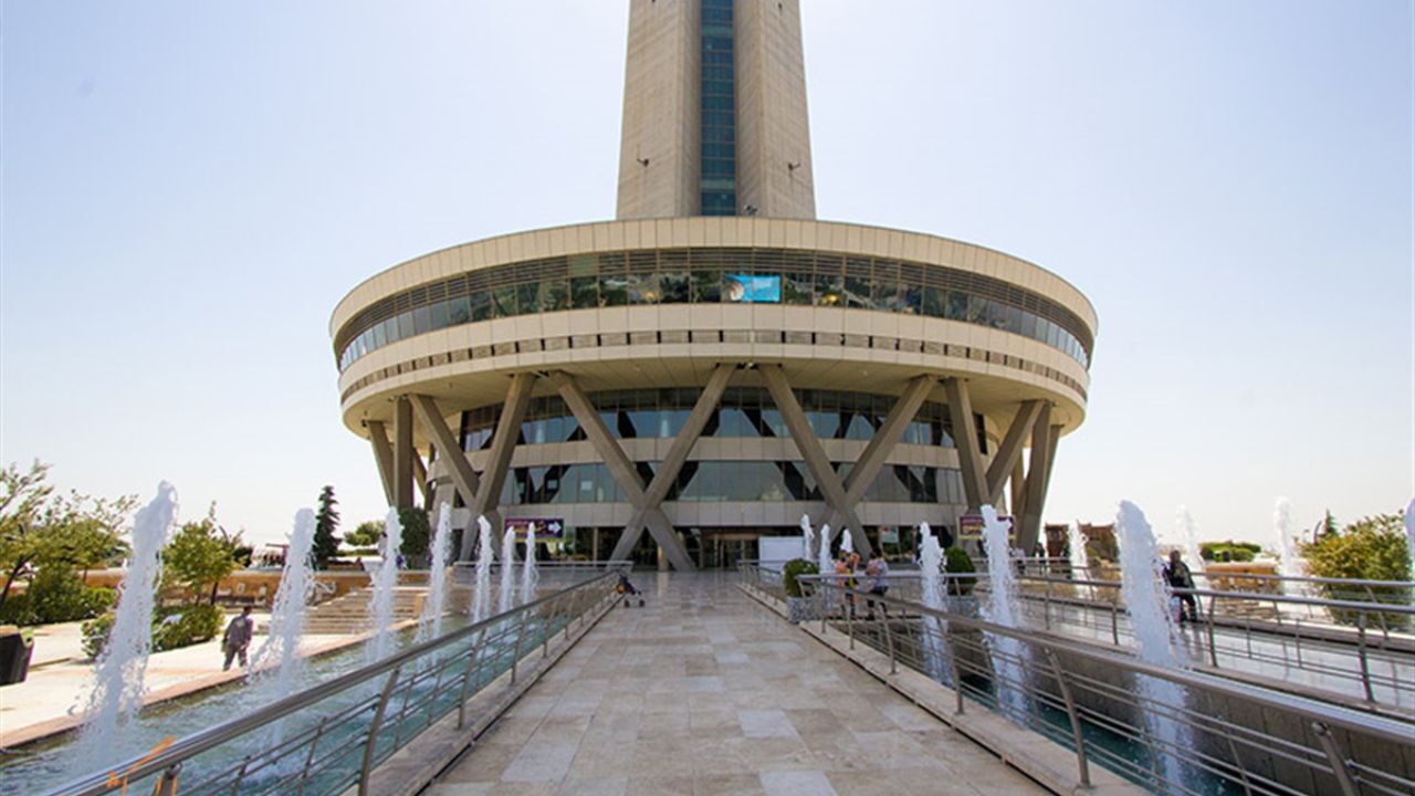 برج میلاد در روز طبیعت تعطیل است