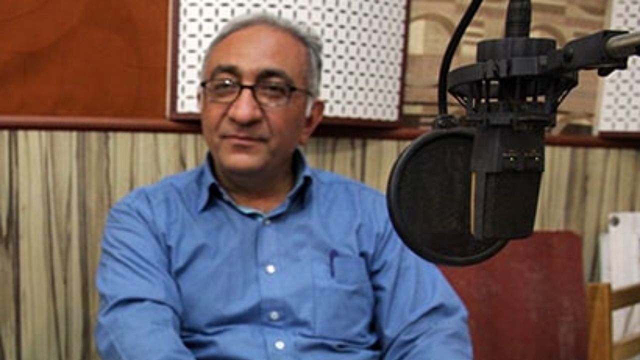 احمد گنجی بر اثر سکته قلبی در گذشت