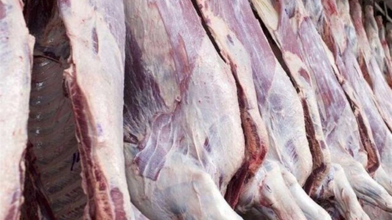 کشف دو تن گوشت فاسد به ارزش 2 میلیارد ریال در بازرسی از یک دستگاه کامیونت