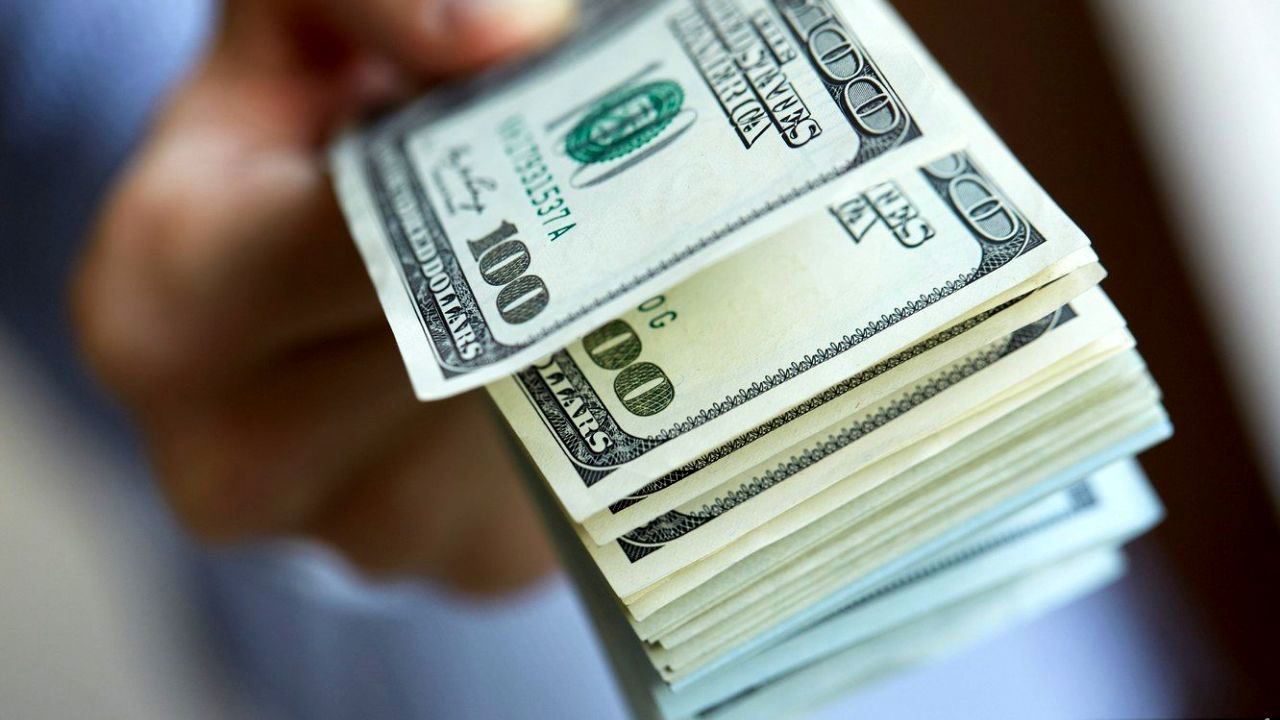 مهار تورم، با نظام تک نرخی ارز میسر می‌شود