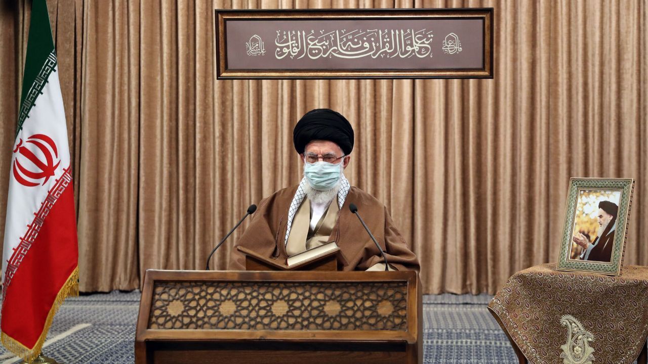 هدایت قرآن به یک منطقه محدود زندگی بشر اختصاص ندارد / چقدر غافلند کسانی که خیال می‌کنند قرآن به مسائل زندگی و سیاست و اقتصاد و حکومت کاری ندارد