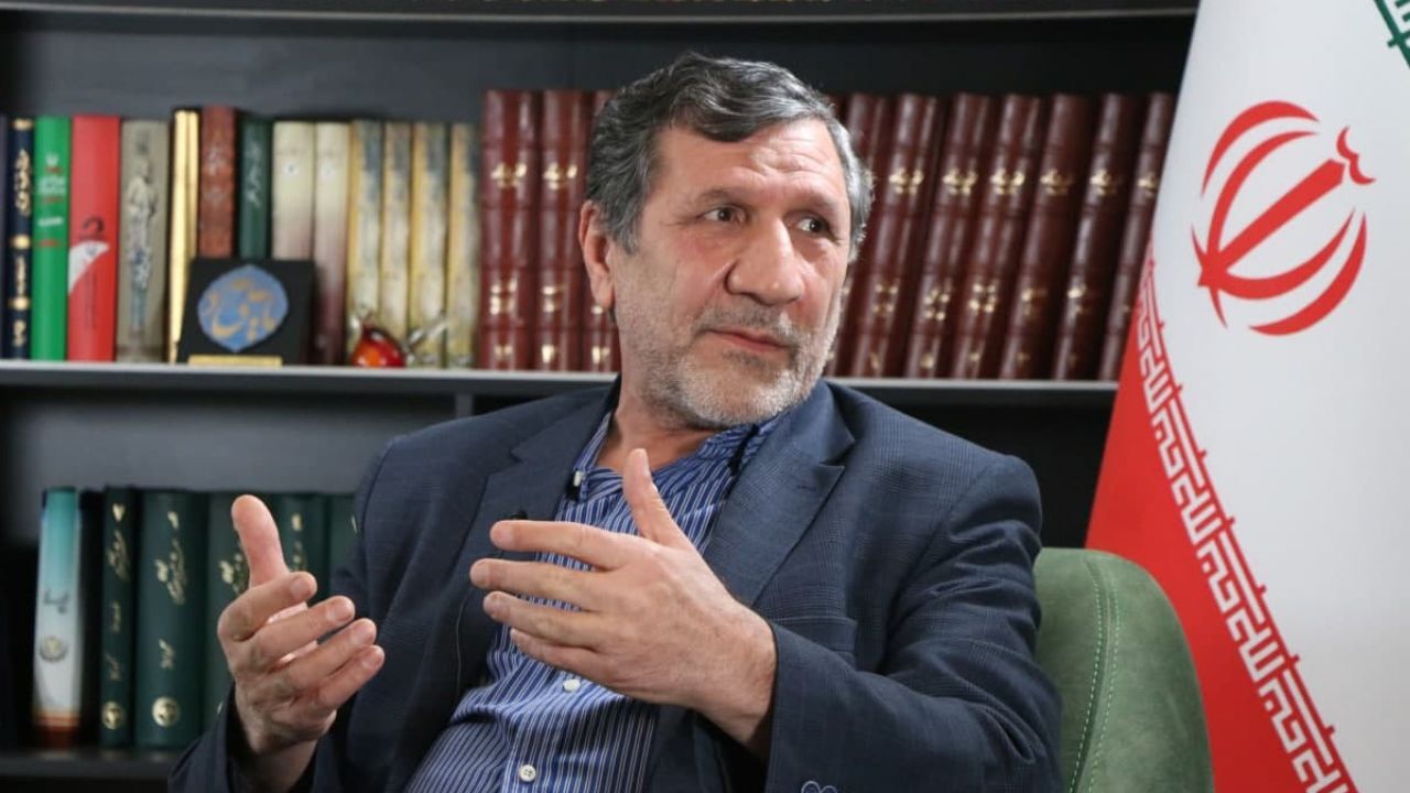 مطمئنا صلاحیت احمدی نژاد تایید نخواهد شد / سران اصلاحات و احمدی نژاد در تفاهم کامل قرار دارند / نقش احمدی‌نژاد در انتخابات سال 96 مکمل نقش هاشمی رفسنجانی بود
