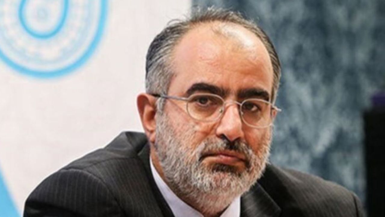 جوجه‌های نفوذی را آخر بازی می‌شمارند + عکس