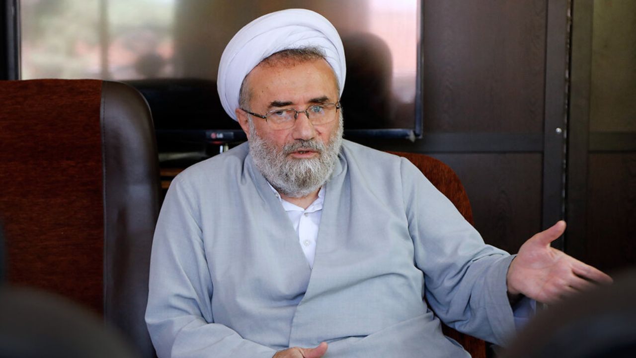 آیت‌الله هاشمی چون نگران شنود بود، طوری نزدیک به هم نشستیم که بتوانیم در گوشی حرف بزنیم/ آیت الله هاشمی اصلا در صدد انتقام گرفتن از هیچ کس نبود/ اگر مُر قانون عمل شود، خیلی از داوطلبان مجلس و شوراها تائید صلاحیت می‌شوند/ بحث، بحث استصواب نیست، بلکه استسلا