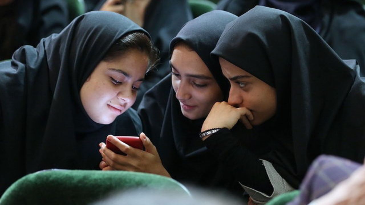 سندروم پرستش سلبریتی‌ها در دوران نوجوانی/ چه زمانی به درمان فکر کنیم؟