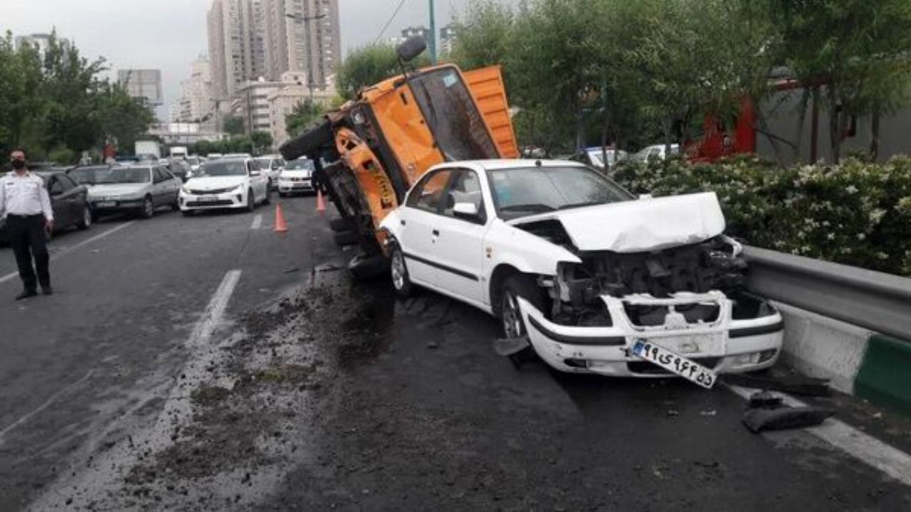 تصادف زنجیره‌ای در بزرگراه شهید مدرس تهران 4 مصدوم داشت
