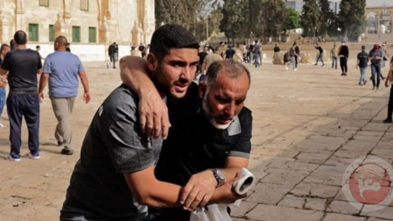 شمار مجروحان فلسطینی در مسجدالاقصی به 215 نفر افزایش یافت