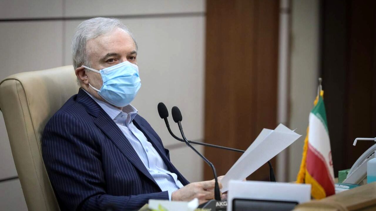صحبت‌ها بر سر عزل مشاور پر حاشیه وزیر بهداشت ادامه دارد