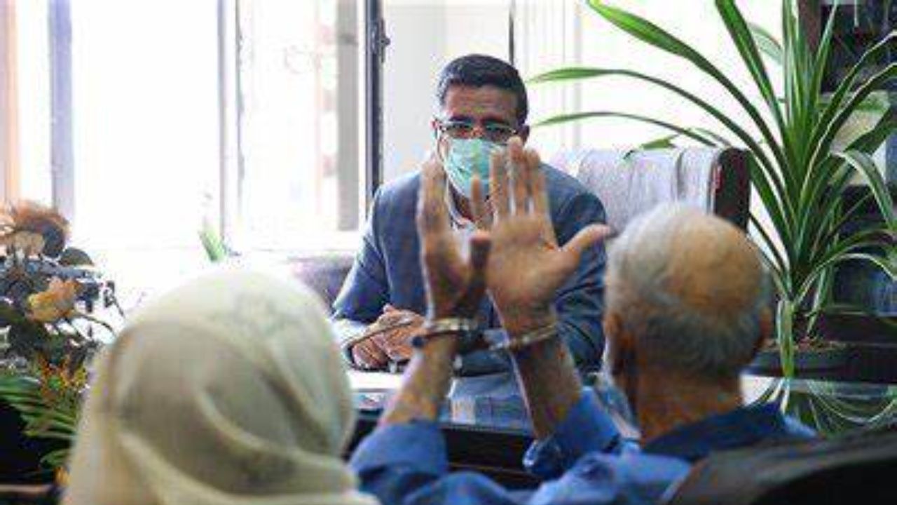 نخستین ویدئو از پدر و مادر «بابک خرمدین» در جلسه بازپرسی دادسرای جنایی