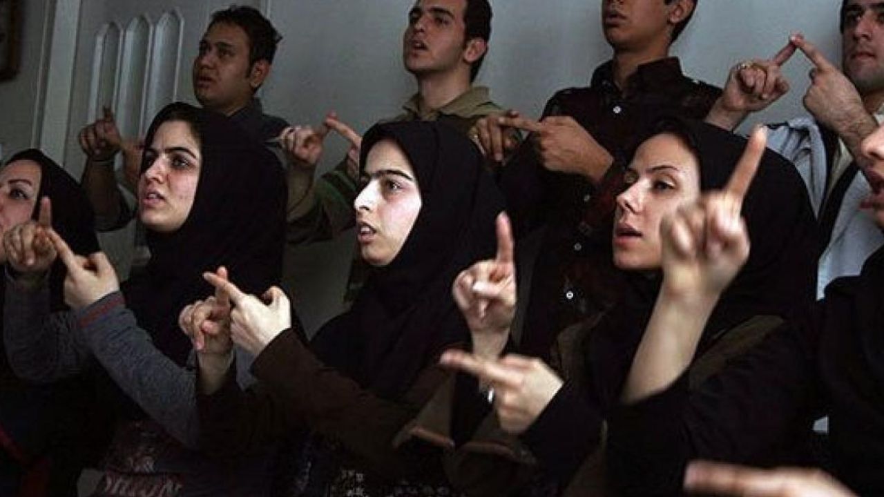 ناشنوایان با صداوسیما بیگانه‌اند