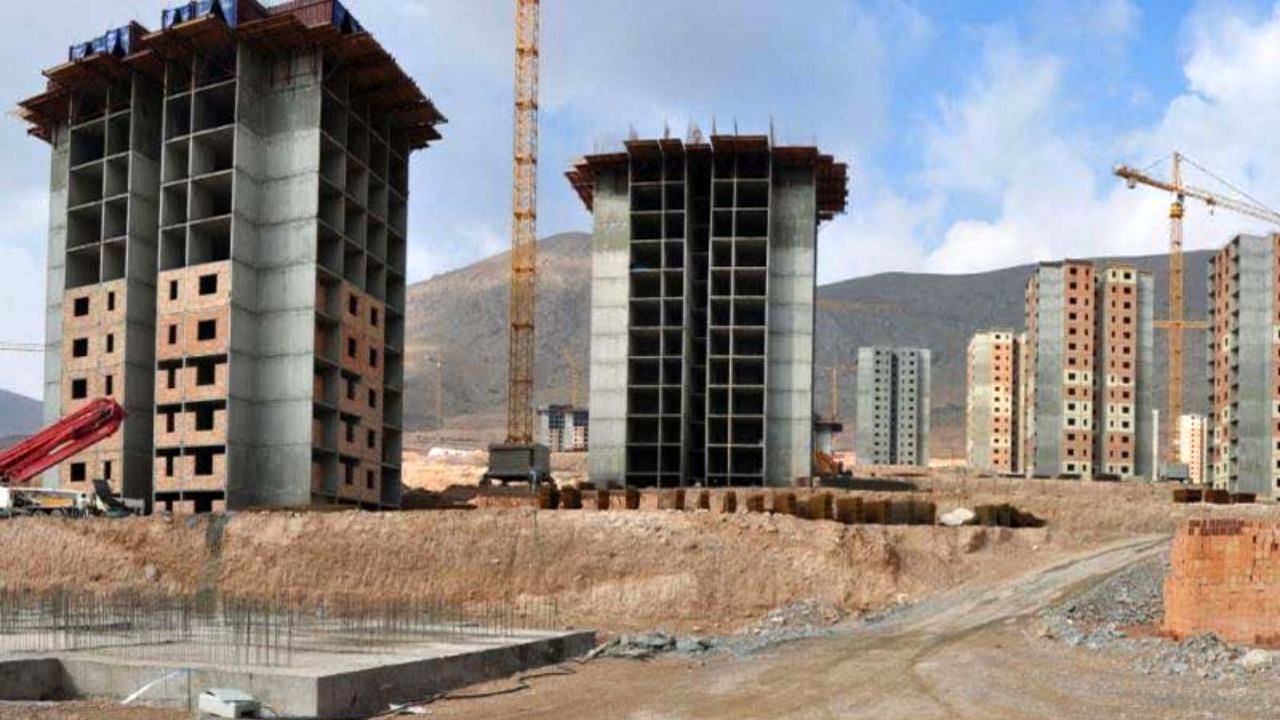 ناتوان در تولید مسکن ارزان‌قیمت برای 12 میلیون جوان هستیم/ بجای وعده دوچرخه‌سواری، به فکر مسکن مردم باشند