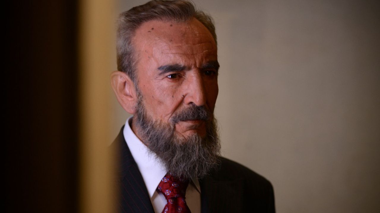 بیوک میرزایی در نقش کاسترو به «مهمانی از کارائیب» آمد/ ویدیوی تست لباس و گریم