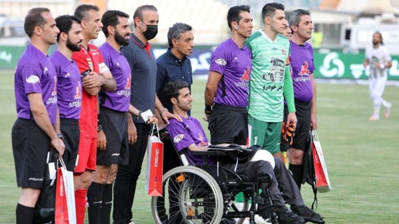 داوران سوپرجام با گوشی موبایل وارد زمین شده‌اند!/ در هیچ جای جهان چنین چیزی رخ نمی‌دهد