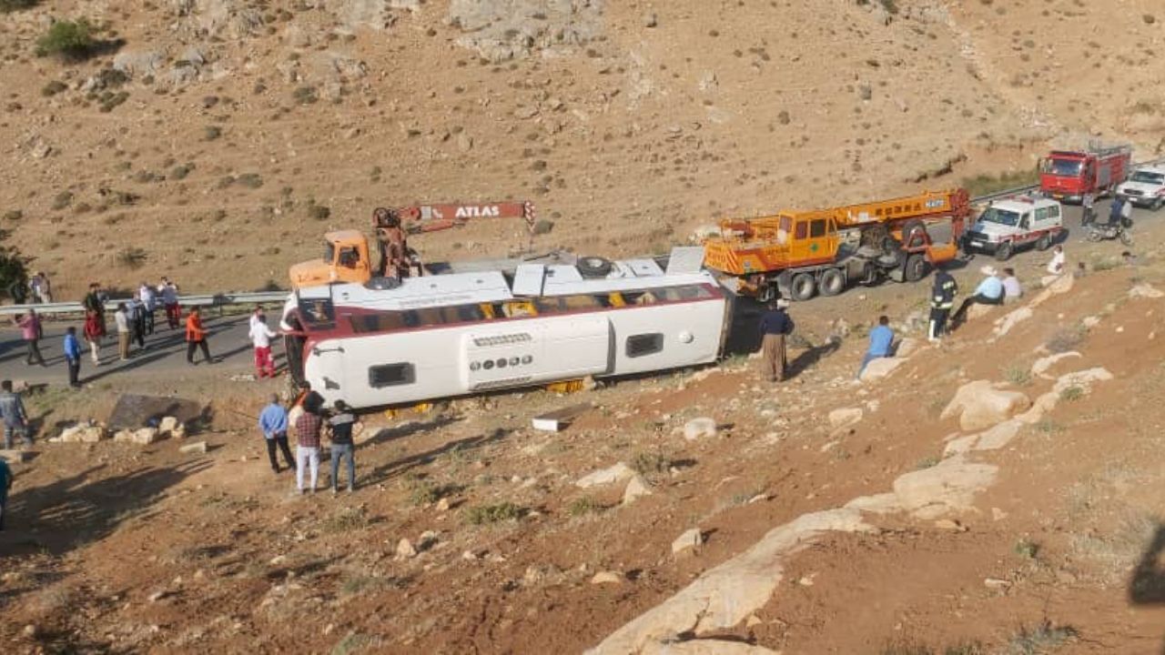 آخرین جزئیات از حادثه واژگونی اتوبوس حامل خبرنگاران