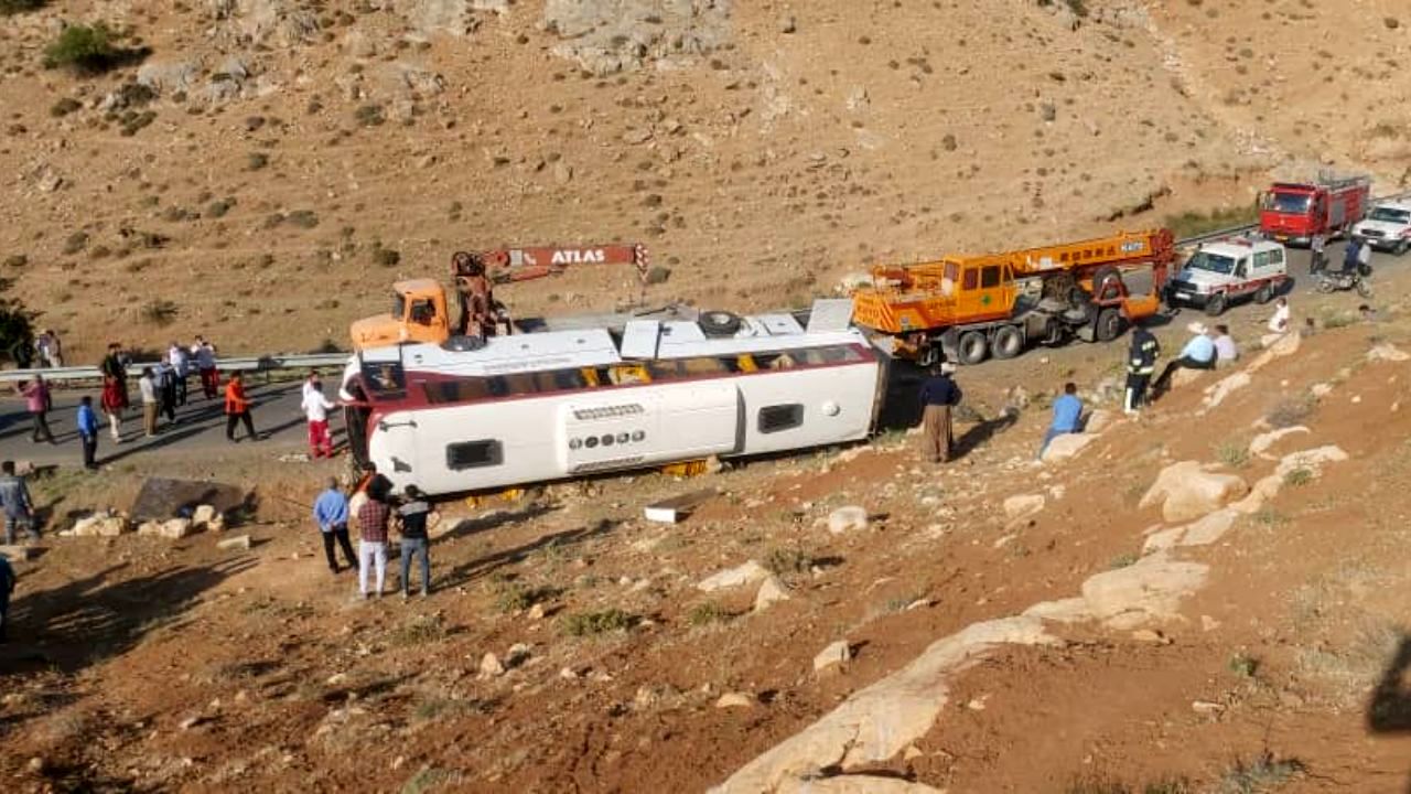 همه دلایل واژگونی اتوبوس خبرنگاران و سربازان