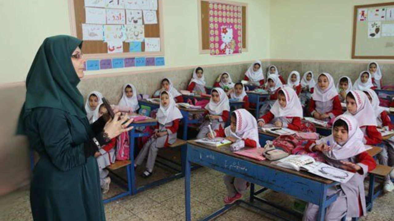 دفاع معاون رییس‌جمهور از افزایش سن بازنشستگی/ چرا یک معلم با 24 سال کار بازنشست می‌شود؟