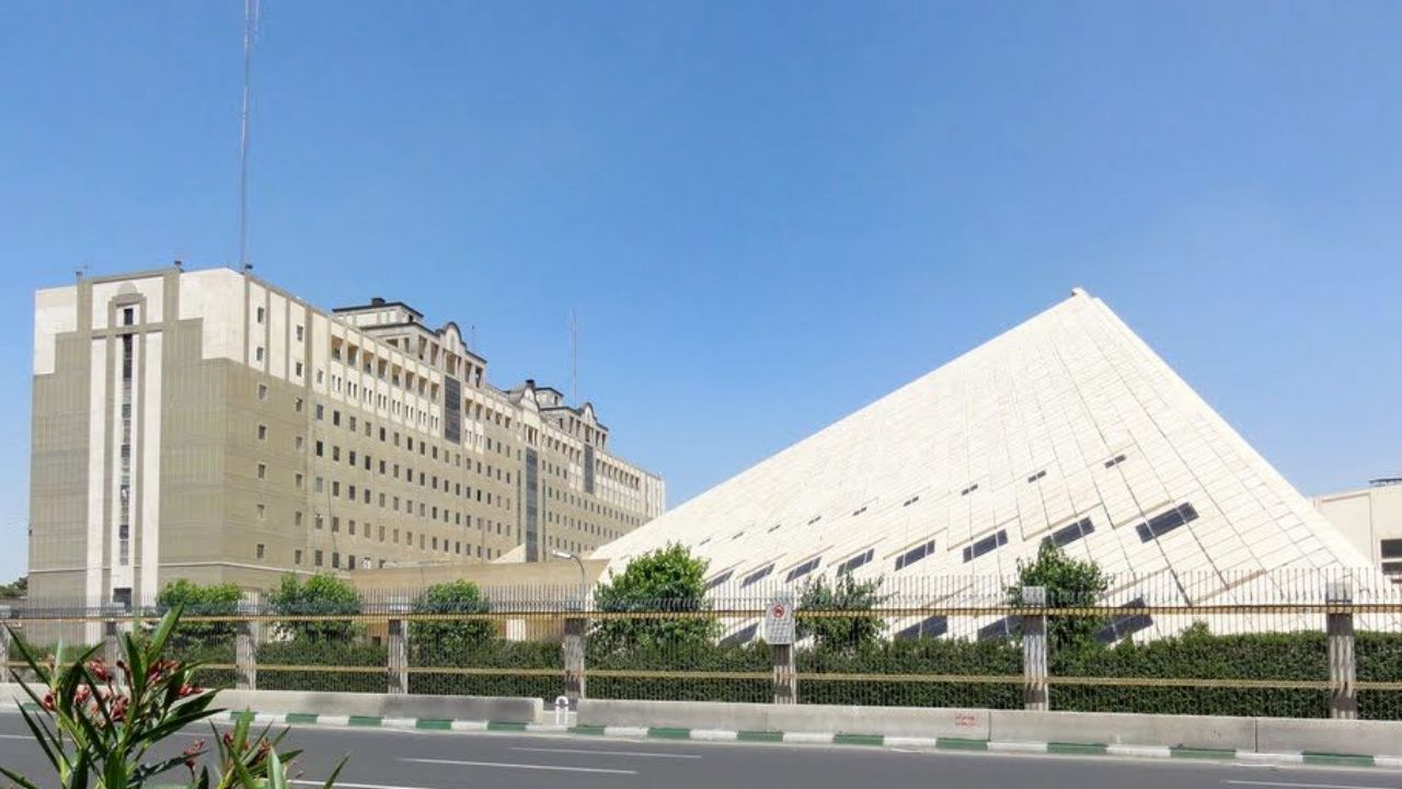 تجمع خانواده های بیماران SMA مقابل مجلس