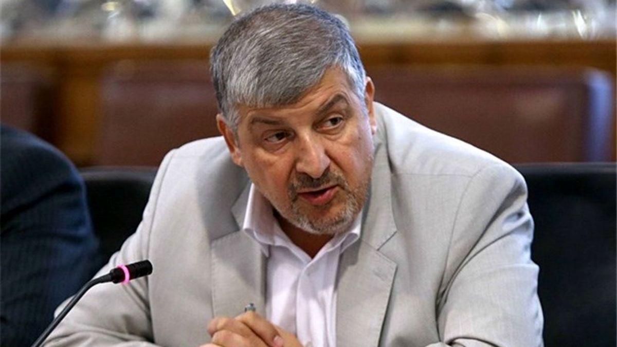 فعال اصولگرا: رئیسی از مردم عذرخواهی کند؛ این دولت در شأن ملت ایران نیست