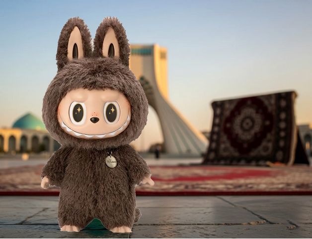 اعتماد گزارش داد: فروش بیش از یک میلیون عروسک لبوبو در ایران؛ هیولای زشت «شیطانی» چطور بازار ایران را بهم ریخت؟