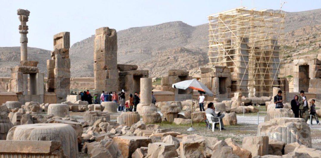 فرونشست به ۱۰ متری آرامگاه شاهان هخامنشی رسید/ ۸۰۰ شهر و ۱۶ کلان‌شهر درگیر فرونشست