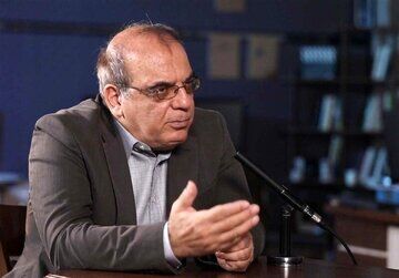 تعریف عباس عبدی از مخالفان هویتی حاکمیت؛ آنان سیاست‌ورزی را به مبارزه ستیزه‌جویانه تقلیل می‌دهند