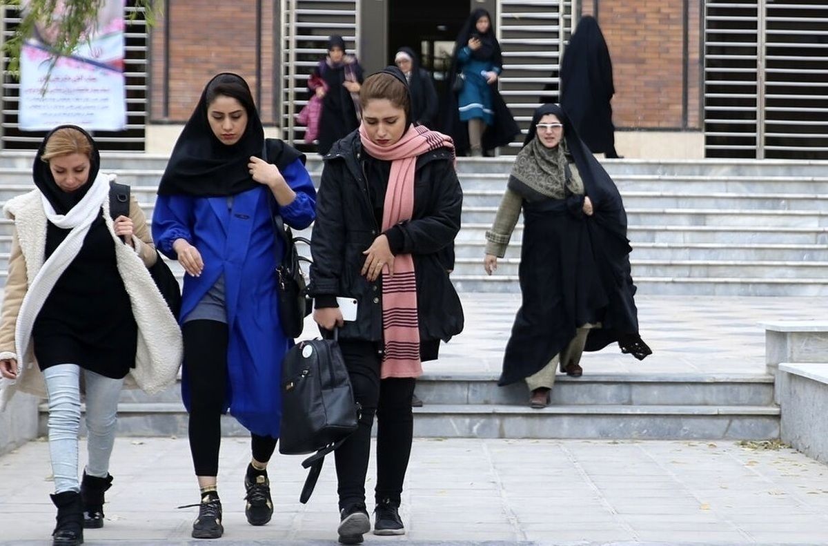 زنان از مردان ناراضی‌تر و رادیکال‌تر شده‌اند 