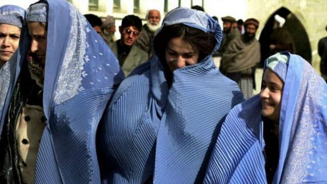 از اختلاط زن و مرد در یک مکان باید جلوگیری شود