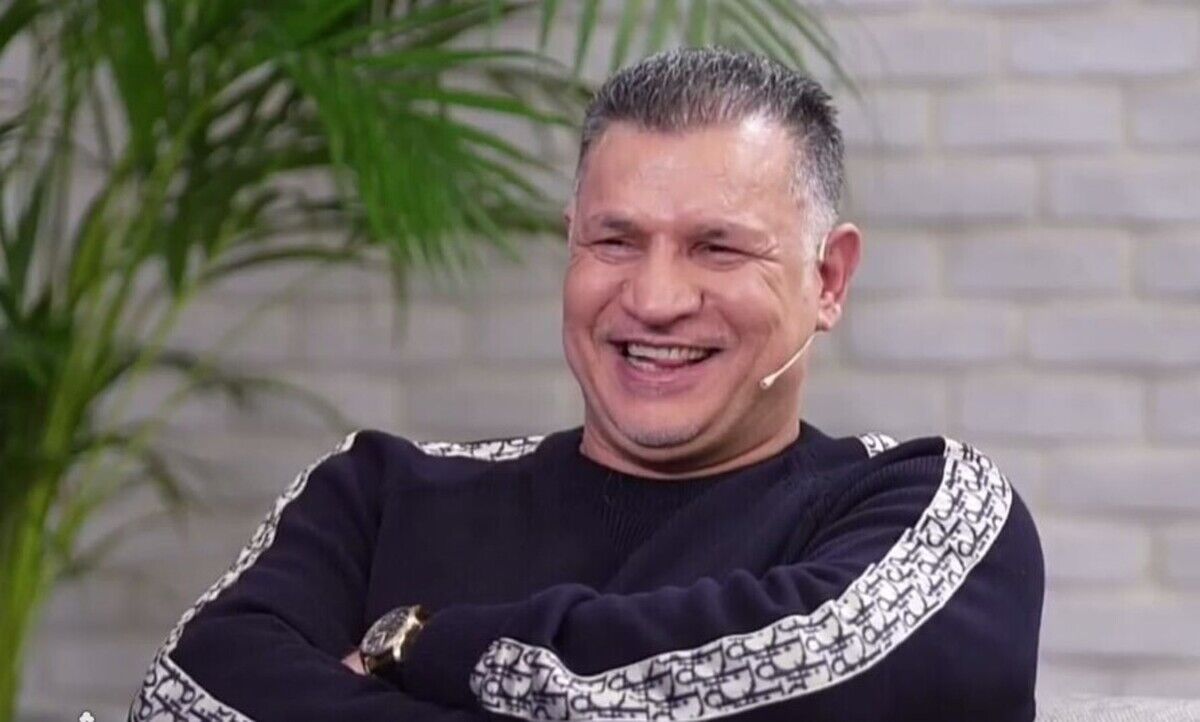 سلفی خاص علی دایی با یکی از هوادارانش در پیست اسکی
