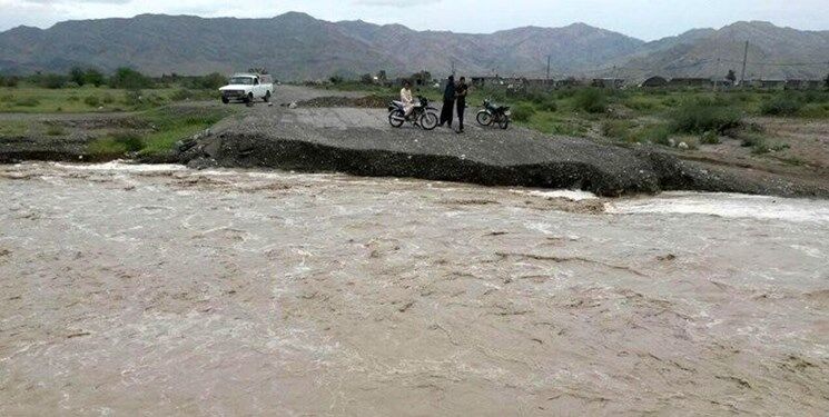 جاری شدن سیل در استهبان/ 2 نفر جان باختند