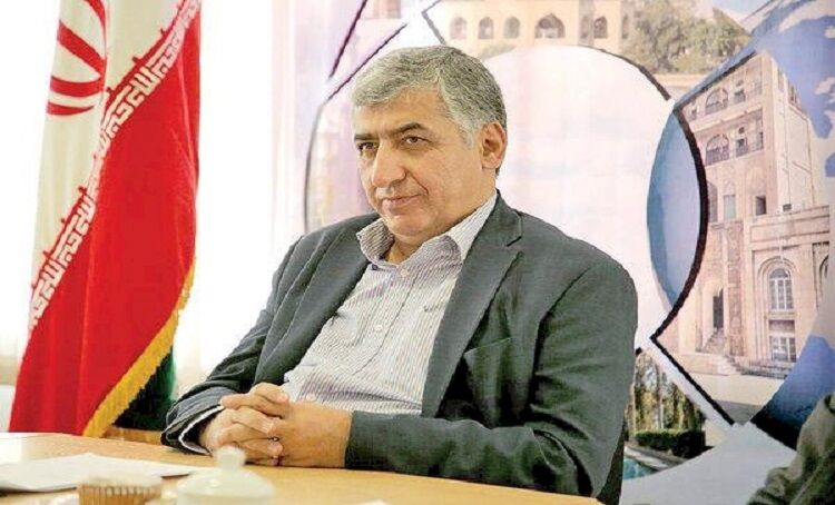 رئیسی می‌گوید باید سفر ارزان شود، از طرف دیگر ۱۰ یورو هزینه سفر را افزایش می‌دهند!؛ این بازی با افکار عمومی است