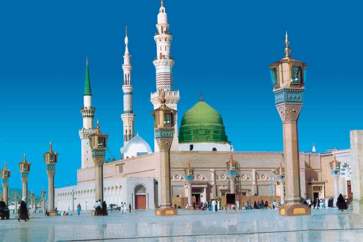 برداشتن حجاب در مسجدالنبی (ص) دوباره جنجال برانگیز شد