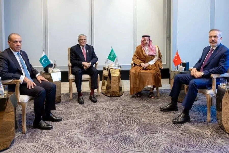 وزرای خارجه عربستان، مصر، ترکیه و پاکستان در نشست چهارجانبه، خواستار بازگشت ایران و آمریکا به مسیر دیپلماسی شدند/ تاکید بر تضمین امنیت تنگه هرمز و باب‌المندب