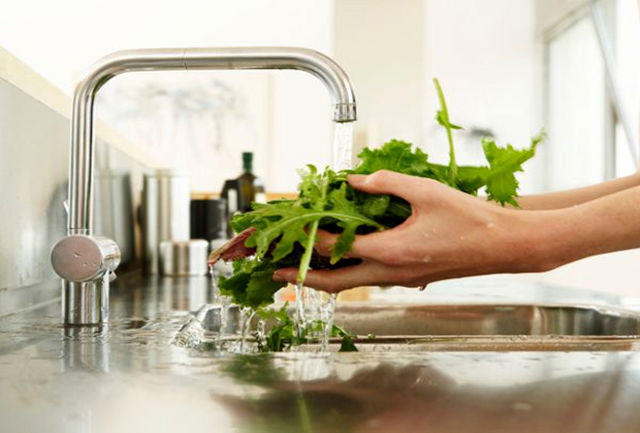 چگونه میوه و سبزیجات را انگل‌زدایی و سم‌زدایی کنیم؟