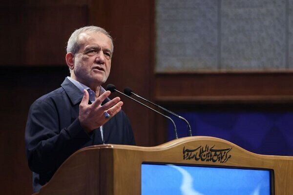 پزشکیان: رقم اضافه‌کار پرستاران، اصلاً قابل قبول نیست و باید اصلاح شود